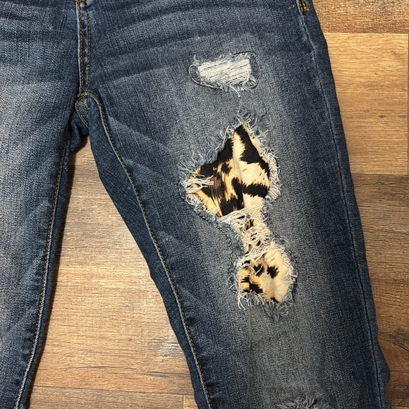 Leopard Print Ripped Jeans - Picture 4 of 5